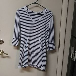 Hooded swimsuit cover-up